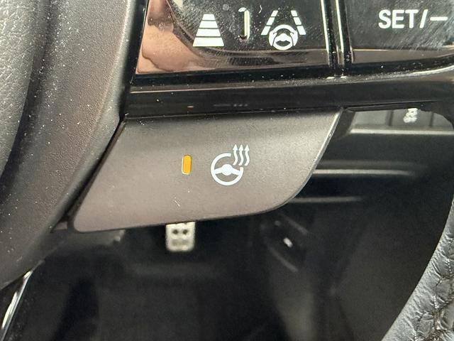 ヴェゼル ｅ：ＨＥＶ　Ｚ　禁煙車　純正９インチナビ　１０スピーカー　マルチビューカメラ　フルセグ　電動リアゲート　アダクティブクルーズコントロール　衝突軽減　ハーフレザー　シートヒーター　ステアリングヒーター　ＥＴＣ（8枚目）