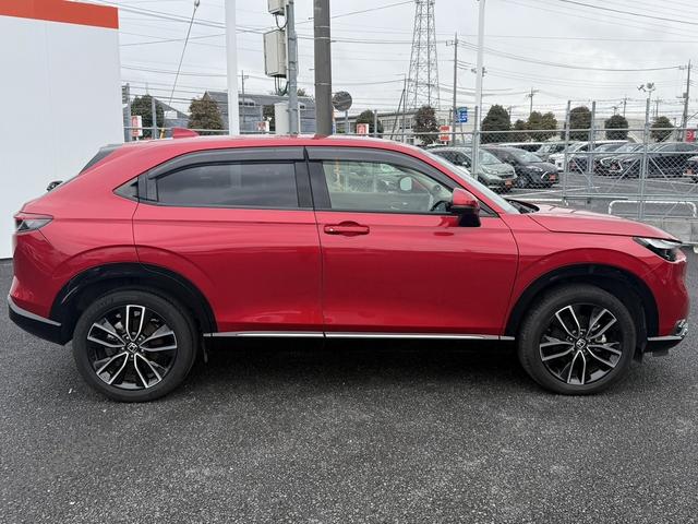 ヴェゼル ｅ：ＨＥＶ　Ｚ　禁煙車　純正９インチナビ　１０スピーカー　マルチビューカメラ　フルセグ　電動リアゲート　アダクティブクルーズコントロール　衝突軽減　ハーフレザー　シートヒーター　ステアリングヒーター　ＥＴＣ（10枚目）