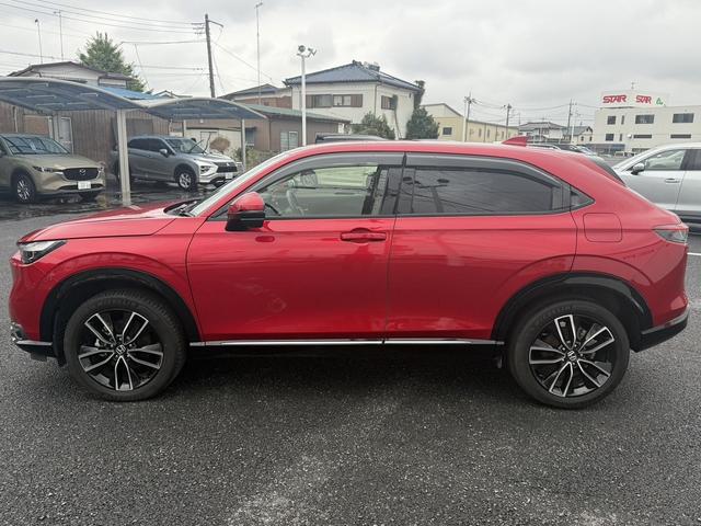 ヴェゼル ｅ：ＨＥＶ　Ｚ　禁煙車　純正９インチナビ　１０スピーカー　マルチビューカメラ　フルセグ　電動リアゲート　アダクティブクルーズコントロール　衝突軽減　ハーフレザー　シートヒーター　ステアリングヒーター　ＥＴＣ（12枚目）