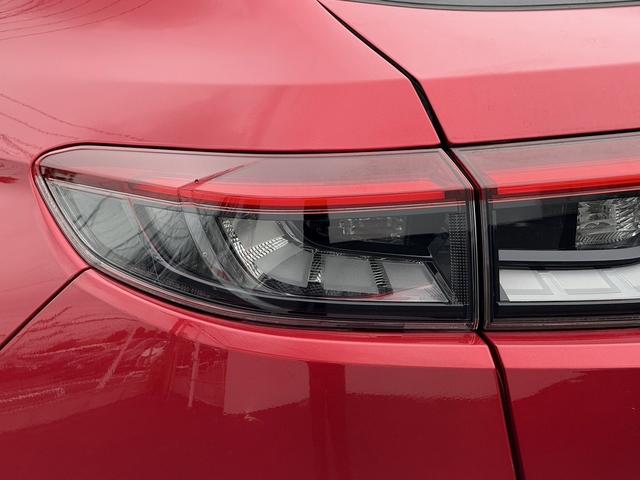 ヴェゼル ｅ：ＨＥＶ　Ｚ　禁煙車　純正９インチナビ　１０スピーカー　マルチビューカメラ　フルセグ　電動リアゲート　アダクティブクルーズコントロール　衝突軽減　ハーフレザー　シートヒーター　ステアリングヒーター　ＥＴＣ（14枚目）