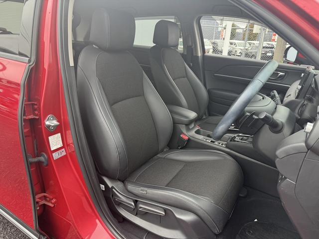 ヴェゼル ｅ：ＨＥＶ　Ｚ　禁煙車　純正９インチナビ　１０スピーカー　マルチビューカメラ　フルセグ　電動リアゲート　アダクティブクルーズコントロール　衝突軽減　ハーフレザー　シートヒーター　ステアリングヒーター　ＥＴＣ（16枚目）