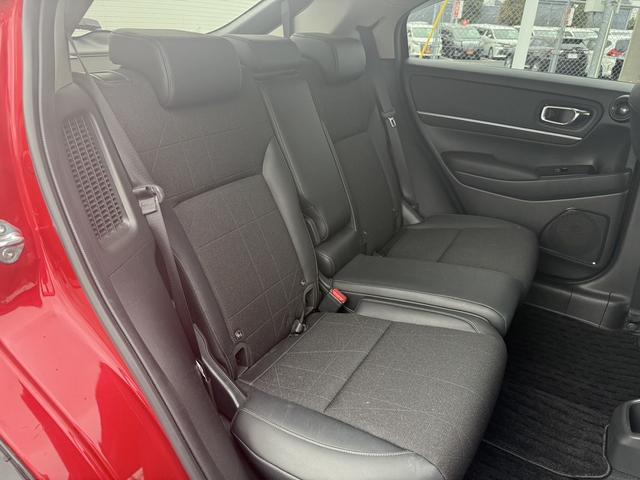 ヴェゼル ｅ：ＨＥＶ　Ｚ　禁煙車　純正９インチナビ　１０スピーカー　マルチビューカメラ　フルセグ　電動リアゲート　アダクティブクルーズコントロール　衝突軽減　ハーフレザー　シートヒーター　ステアリングヒーター　ＥＴＣ（17枚目）