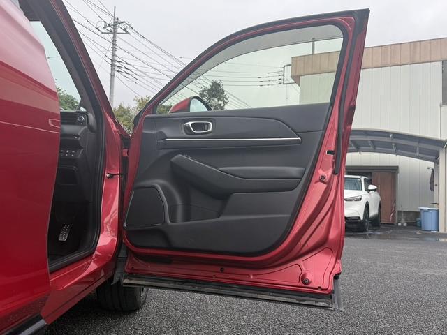 ヴェゼル ｅ：ＨＥＶ　Ｚ　禁煙車　純正９インチナビ　１０スピーカー　マルチビューカメラ　フルセグ　電動リアゲート　アダクティブクルーズコントロール　衝突軽減　ハーフレザー　シートヒーター　ステアリングヒーター　ＥＴＣ（33枚目）