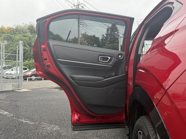 ヴェゼル ｅ：ＨＥＶ　Ｚ　禁煙車　純正９インチナビ　１０スピーカー　マルチビューカメラ　フルセグ　電動リアゲート　アダクティブクルーズコントロール　衝突軽減　ハーフレザー　シートヒーター　ステアリングヒーター　ＥＴＣ（37枚目）