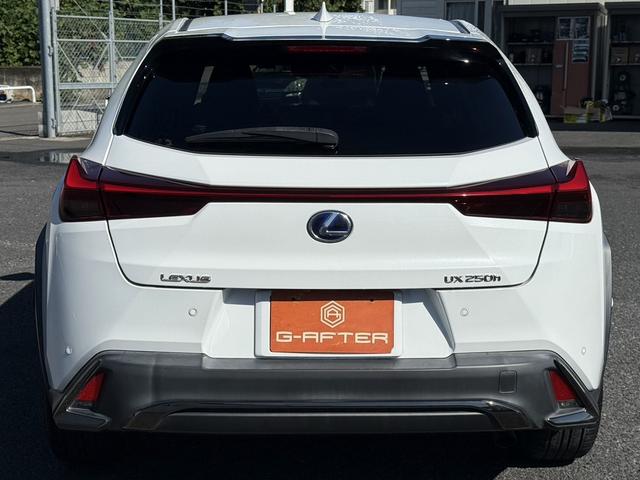 UX UX250h バージョンL ムーンルーフ 3眼LEDヘッドライト OP黒革シート メーカーナビ バックカメラ シートベンチレーション フルセグTV パワーバックドア ステアリングヒーター アダクティブクルーズ 衝突軽減ブレーキ(6枚目)