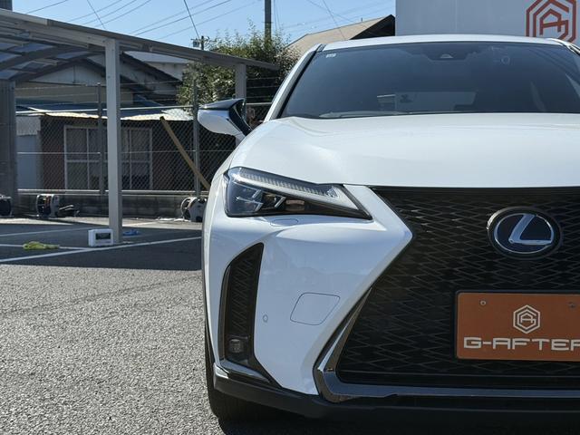 UX UX250h バージョンL ムーンルーフ 3眼LEDヘッドライト OP黒革シート メーカーナビ バックカメラ シートベンチレーション フルセグTV パワーバックドア ステアリングヒーター アダクティブクルーズ 衝突軽減ブレーキ(10枚目)