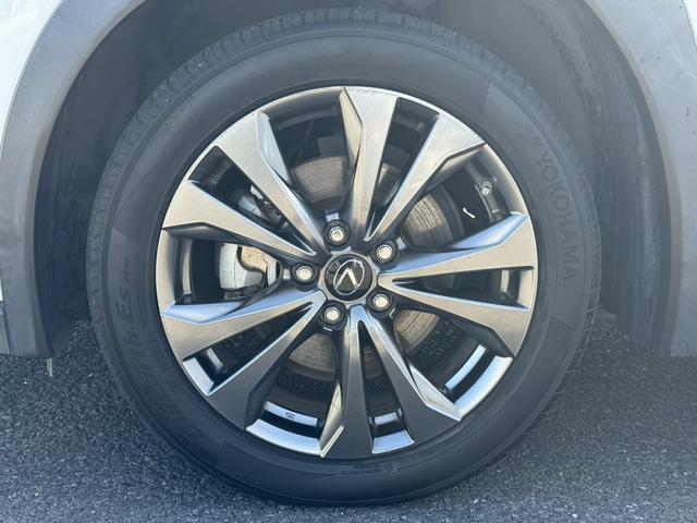 UX UX250h バージョンL ムーンルーフ 3眼LEDヘッドライト OP黒革シート メーカーナビ バックカメラ シートベンチレーション フルセグTV パワーバックドア ステアリングヒーター アダクティブクルーズ 衝突軽減ブレーキ(20枚目)