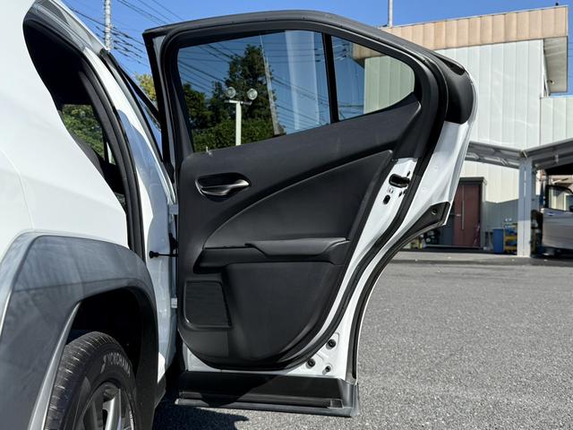 UX UX250h バージョンL ムーンルーフ 3眼LEDヘッドライト OP黒革シート メーカーナビ バックカメラ シートベンチレーション フルセグTV パワーバックドア ステアリングヒーター アダクティブクルーズ 衝突軽減ブレーキ(24枚目)