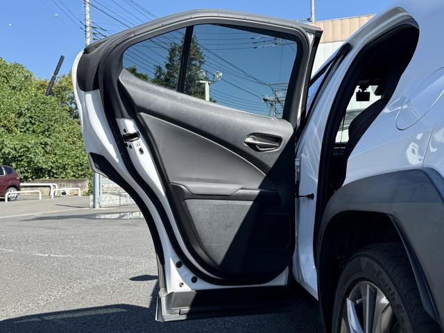 UX UX250h バージョンL ムーンルーフ 3眼LEDヘッドライト OP黒革シート メーカーナビ バックカメラ シートベンチレーション フルセグTV パワーバックドア ステアリングヒーター アダクティブクルーズ 衝突軽減ブレーキ(28枚目)