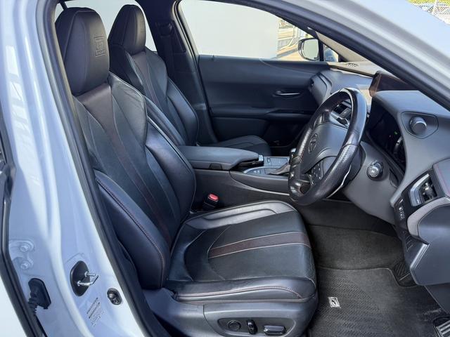 UX UX250h バージョンL ムーンルーフ 3眼LEDヘッドライト OP黒革シート メーカーナビ バックカメラ シートベンチレーション フルセグTV パワーバックドア ステアリングヒーター アダクティブクルーズ 衝突軽減ブレーキ(30枚目)