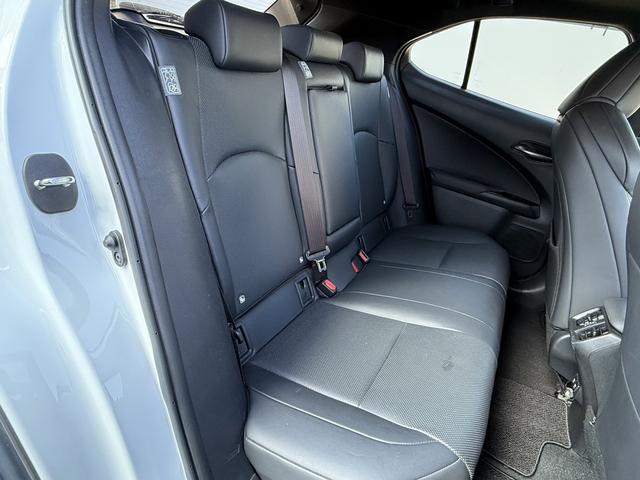 UX UX250h バージョンL ムーンルーフ 3眼LEDヘッドライト OP黒革シート メーカーナビ バックカメラ シートベンチレーション フルセグTV パワーバックドア ステアリングヒーター アダクティブクルーズ 衝突軽減ブレーキ(33枚目)