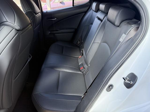 UX UX250h バージョンL ムーンルーフ 3眼LEDヘッドライト OP黒革シート メーカーナビ バックカメラ シートベンチレーション フルセグTV パワーバックドア ステアリングヒーター アダクティブクルーズ 衝突軽減ブレーキ(34枚目)