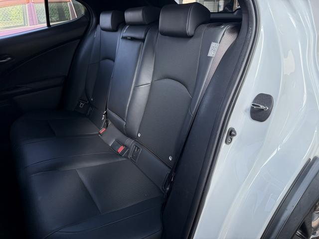 UX UX250h バージョンL ムーンルーフ 3眼LEDヘッドライト OP黒革シート メーカーナビ バックカメラ シートベンチレーション フルセグTV パワーバックドア ステアリングヒーター アダクティブクルーズ 衝突軽減ブレーキ(35枚目)