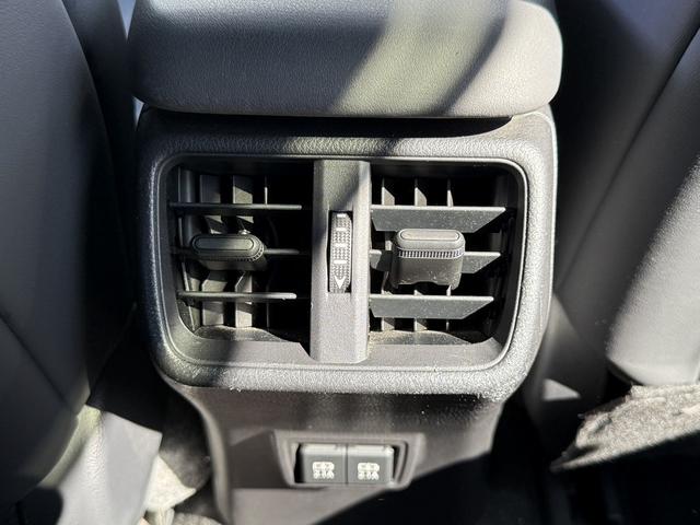 UX UX250h バージョンL ムーンルーフ 3眼LEDヘッドライト OP黒革シート メーカーナビ バックカメラ シートベンチレーション フルセグTV パワーバックドア ステアリングヒーター アダクティブクルーズ 衝突軽減ブレーキ(68枚目)