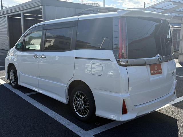 ノア ハイブリッドＳｉ　禁煙車　純正１０．５インチナビ　後席モニター　両側電動スライドドア　寒冷地仕様　リアオートエアコン　バックカメラ　７人乗り　衝突軽減ブレーキ　純正１６インチＡＷ　シートヒーター　ＥＴＣ　ハーフレザー（13枚目）