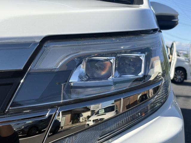 ノア ハイブリッドＳｉ　禁煙車　純正１０．５インチナビ　後席モニター　両側電動スライドドア　寒冷地仕様　リアオートエアコン　バックカメラ　７人乗り　衝突軽減ブレーキ　純正１６インチＡＷ　シートヒーター　ＥＴＣ　ハーフレザー（17枚目）