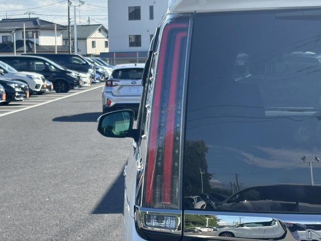 ノア ハイブリッドＳｉ　禁煙車　純正１０．５インチナビ　後席モニター　両側電動スライドドア　寒冷地仕様　リアオートエアコン　バックカメラ　７人乗り　衝突軽減ブレーキ　純正１６インチＡＷ　シートヒーター　ＥＴＣ　ハーフレザー（21枚目）