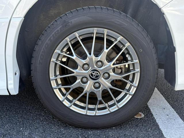 ノア ハイブリッドＳｉ　禁煙車　純正１０．５インチナビ　後席モニター　両側電動スライドドア　寒冷地仕様　リアオートエアコン　バックカメラ　７人乗り　衝突軽減ブレーキ　純正１６インチＡＷ　シートヒーター　ＥＴＣ　ハーフレザー（22枚目）