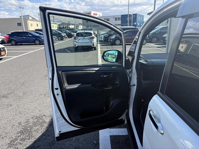 ノア ハイブリッドＳｉ　禁煙車　純正１０．５インチナビ　後席モニター　両側電動スライドドア　寒冷地仕様　リアオートエアコン　バックカメラ　７人乗り　衝突軽減ブレーキ　純正１６インチＡＷ　シートヒーター　ＥＴＣ　ハーフレザー（33枚目）