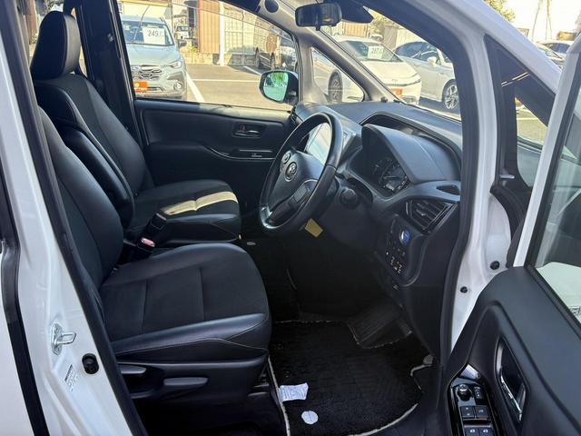 ノア ハイブリッドＳｉ　禁煙車　純正１０．５インチナビ　後席モニター　両側電動スライドドア　寒冷地仕様　リアオートエアコン　バックカメラ　７人乗り　衝突軽減ブレーキ　純正１６インチＡＷ　シートヒーター　ＥＴＣ　ハーフレザー（34枚目）