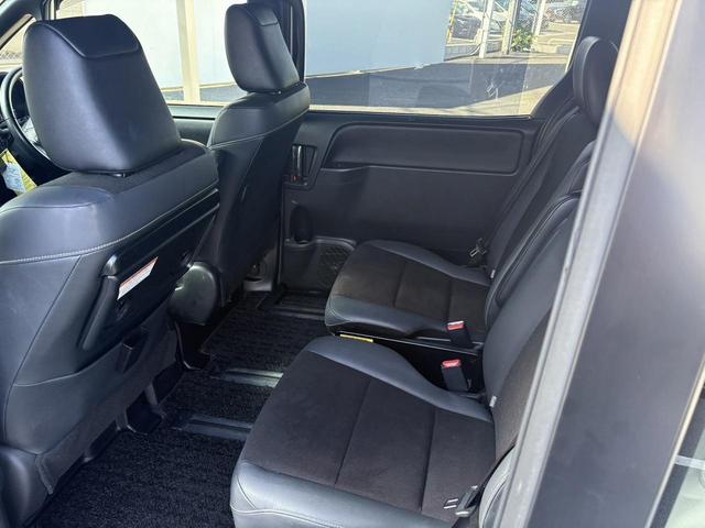 ノア ハイブリッドＳｉ　禁煙車　純正１０．５インチナビ　後席モニター　両側電動スライドドア　寒冷地仕様　リアオートエアコン　バックカメラ　７人乗り　衝突軽減ブレーキ　純正１６インチＡＷ　シートヒーター　ＥＴＣ　ハーフレザー（38枚目）