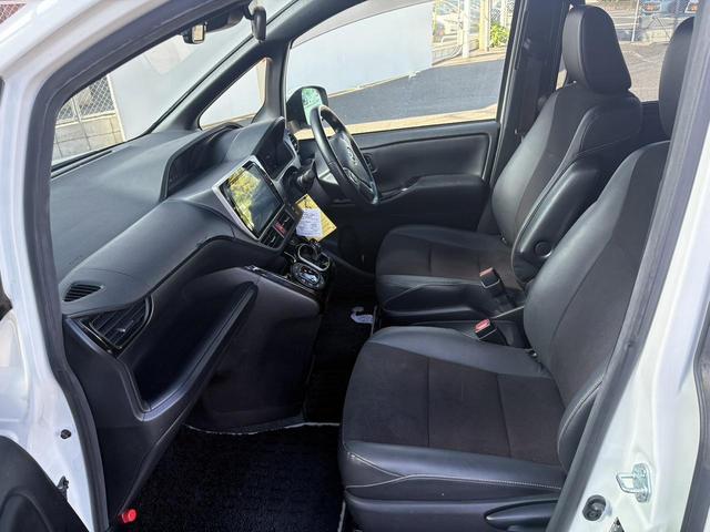 ノア ハイブリッドＳｉ　禁煙車　純正１０．５インチナビ　後席モニター　両側電動スライドドア　寒冷地仕様　リアオートエアコン　バックカメラ　７人乗り　衝突軽減ブレーキ　純正１６インチＡＷ　シートヒーター　ＥＴＣ　ハーフレザー（42枚目）