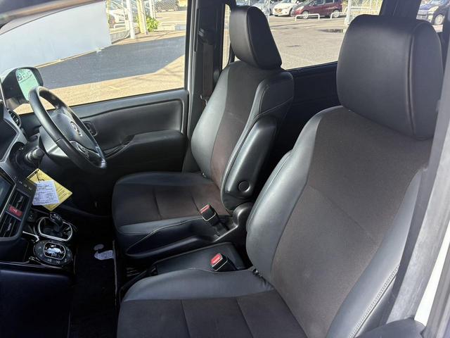 ノア ハイブリッドＳｉ　禁煙車　純正１０．５インチナビ　後席モニター　両側電動スライドドア　寒冷地仕様　リアオートエアコン　バックカメラ　７人乗り　衝突軽減ブレーキ　純正１６インチＡＷ　シートヒーター　ＥＴＣ　ハーフレザー（43枚目）