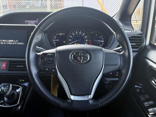 ノア ハイブリッドＳｉ　禁煙車　純正１０．５インチナビ　後席モニター　両側電動スライドドア　寒冷地仕様　リアオートエアコン　バックカメラ　７人乗り　衝突軽減ブレーキ　純正１６インチＡＷ　シートヒーター　ＥＴＣ　ハーフレザー（45枚目）