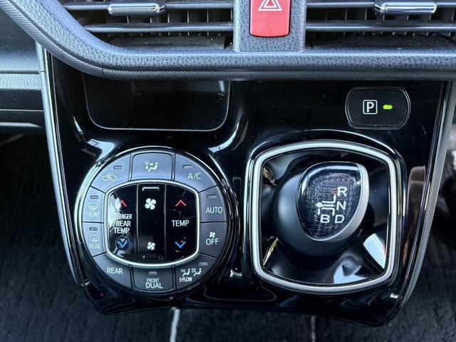 ノア ハイブリッドＳｉ　禁煙車　純正１０．５インチナビ　後席モニター　両側電動スライドドア　寒冷地仕様　リアオートエアコン　バックカメラ　７人乗り　衝突軽減ブレーキ　純正１６インチＡＷ　シートヒーター　ＥＴＣ　ハーフレザー（57枚目）