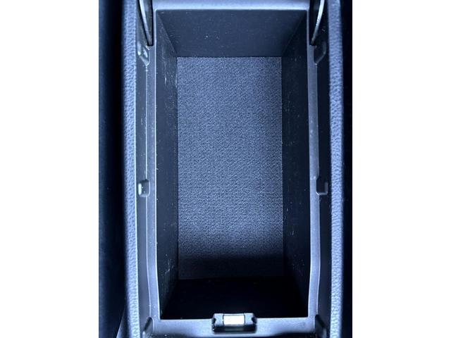 ノア ハイブリッドＳｉ　禁煙車　純正１０．５インチナビ　後席モニター　両側電動スライドドア　寒冷地仕様　リアオートエアコン　バックカメラ　７人乗り　衝突軽減ブレーキ　純正１６インチＡＷ　シートヒーター　ＥＴＣ　ハーフレザー（60枚目）