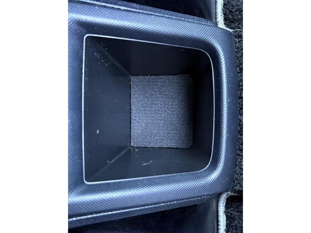 ノア ハイブリッドＳｉ　禁煙車　純正１０．５インチナビ　後席モニター　両側電動スライドドア　寒冷地仕様　リアオートエアコン　バックカメラ　７人乗り　衝突軽減ブレーキ　純正１６インチＡＷ　シートヒーター　ＥＴＣ　ハーフレザー（61枚目）