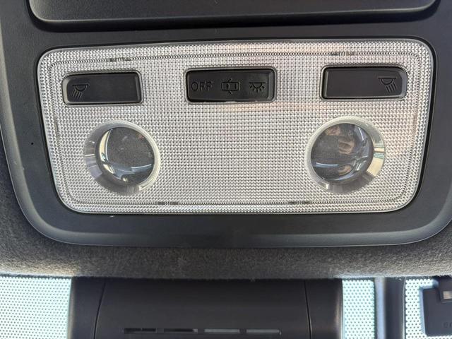 ノア ハイブリッドＳｉ　禁煙車　純正１０．５インチナビ　後席モニター　両側電動スライドドア　寒冷地仕様　リアオートエアコン　バックカメラ　７人乗り　衝突軽減ブレーキ　純正１６インチＡＷ　シートヒーター　ＥＴＣ　ハーフレザー（64枚目）