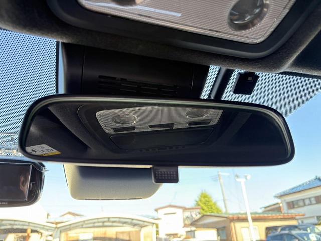 ノア ハイブリッドＳｉ　禁煙車　純正１０．５インチナビ　後席モニター　両側電動スライドドア　寒冷地仕様　リアオートエアコン　バックカメラ　７人乗り　衝突軽減ブレーキ　純正１６インチＡＷ　シートヒーター　ＥＴＣ　ハーフレザー（67枚目）