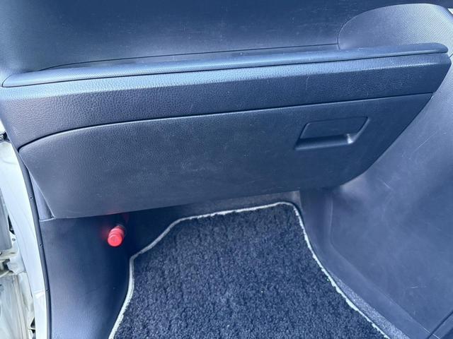 ノア ハイブリッドＳｉ　禁煙車　純正１０．５インチナビ　後席モニター　両側電動スライドドア　寒冷地仕様　リアオートエアコン　バックカメラ　７人乗り　衝突軽減ブレーキ　純正１６インチＡＷ　シートヒーター　ＥＴＣ　ハーフレザー（70枚目）