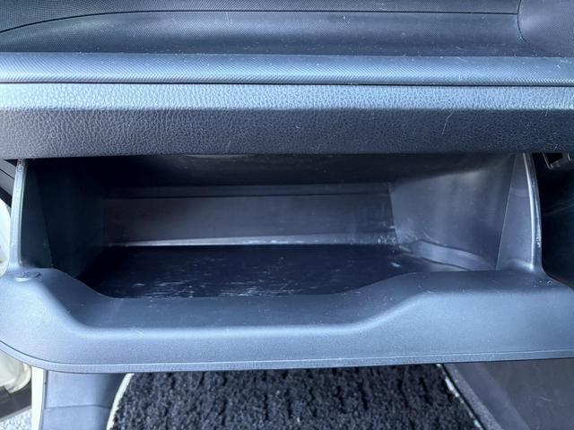 ノア ハイブリッドＳｉ　禁煙車　純正１０．５インチナビ　後席モニター　両側電動スライドドア　寒冷地仕様　リアオートエアコン　バックカメラ　７人乗り　衝突軽減ブレーキ　純正１６インチＡＷ　シートヒーター　ＥＴＣ　ハーフレザー（71枚目）