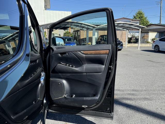 アルファードハイブリッド エグゼクティブラウンジ　ツインムーンルーフ　モデリスタエアロ　純正９インチナビ　ＪＢＬ　後席モニター　両側電動スライドドア　黒革シート　フルセグ　アダクティブクルーズ　３６０度カメラ　衝突軽減ブレーキ　シートヒーター　ＥＴＣ（28枚目）