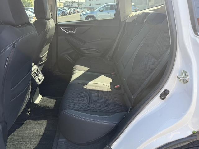 フォレスター プレミアム 禁煙車 メーカー9インチナビ フルセグ フロント・サイド・バックカメラ 電動リアゲート アダプティブクルーズコントロール アイサイトVer3 パワーシート ステアリングヒーター ブラインドスポット(43枚目)