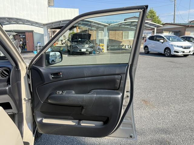 プロボックスバン ＧＬ　禁煙車　全塗装車　純正ナビ　フルセグ　ルーフキャリア　Ｂｌｕｅｔｏｏｔｈ接続可　ホワイトレタータイヤ　ＥＴＣ　ＨＩＤヘッドライト　電動格納式ミラー　キーレス　ＣＤ再生可　ＡＵＸ接続可（28枚目）