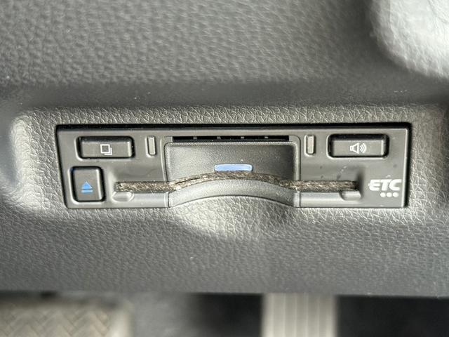 シエンタ Ｇ　禁煙車　純正１０．５インチナビ　両側電動スライドドア　フルセグ　３６０度カメラ　アダクティブクルーズ　ブラインドスポットモニター　オートマチックハイビーム　レーンキープアシスト　６スプーカー　ＥＴＣ（7枚目）