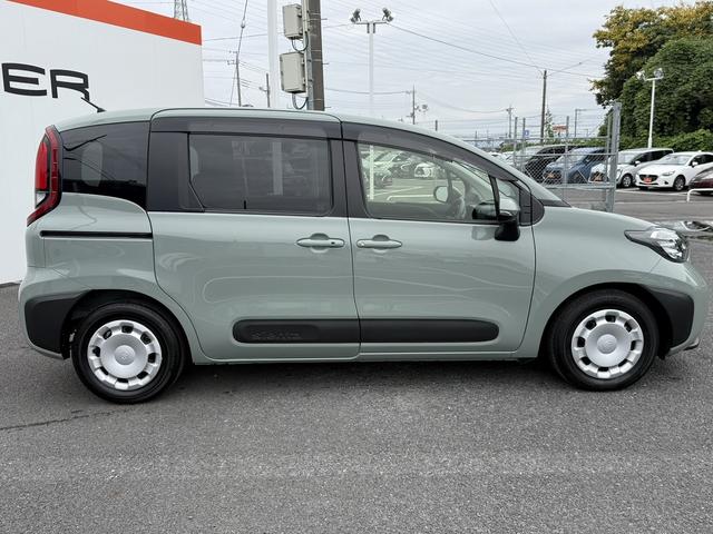 シエンタ Ｇ　禁煙車　純正１０．５インチナビ　両側電動スライドドア　フルセグ　３６０度カメラ　アダクティブクルーズ　ブラインドスポットモニター　オートマチックハイビーム　レーンキープアシスト　６スプーカー　ＥＴＣ（9枚目）