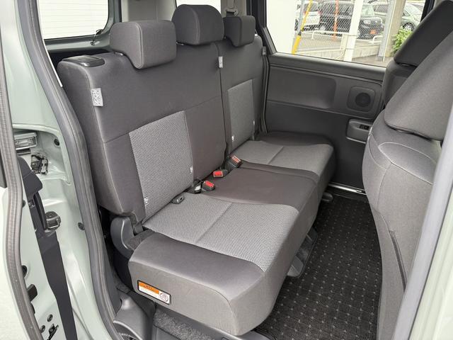 シエンタ Ｇ　禁煙車　純正１０．５インチナビ　両側電動スライドドア　フルセグ　３６０度カメラ　アダクティブクルーズ　ブラインドスポットモニター　オートマチックハイビーム　レーンキープアシスト　６スプーカー　ＥＴＣ（17枚目）