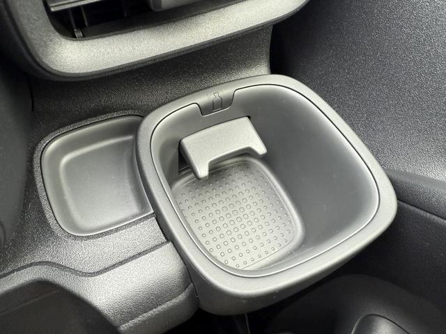 シエンタ Ｇ　禁煙車　純正１０．５インチナビ　両側電動スライドドア　フルセグ　３６０度カメラ　アダクティブクルーズ　ブラインドスポットモニター　オートマチックハイビーム　レーンキープアシスト　６スプーカー　ＥＴＣ（66枚目）