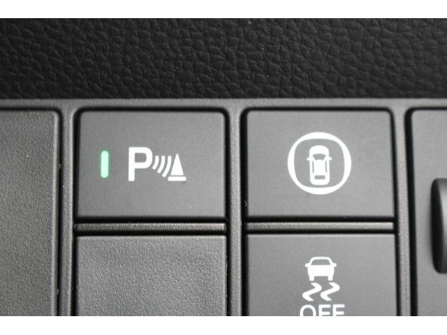 フィット ｅ：ＨＥＶリュクス　禁煙車　純正９インチナビ　バックカメラ　茶革ハーフレザー　シートヒーター　衝突軽減ブレーキ　アダクティブクルーズ　レーンキープ　純正１６インチアルミホイール　フルセグ　Ｂｌｕｅｔｏｏｔｈ接続　ＥＴＣ（6枚目）