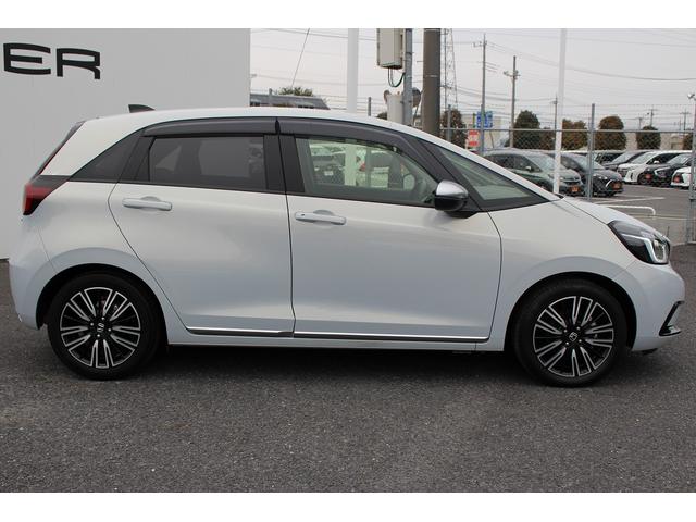 フィット ｅ：ＨＥＶリュクス　禁煙車　純正９インチナビ　バックカメラ　茶革ハーフレザー　シートヒーター　衝突軽減ブレーキ　アダクティブクルーズ　レーンキープ　純正１６インチアルミホイール　フルセグ　Ｂｌｕｅｔｏｏｔｈ接続　ＥＴＣ（9枚目）