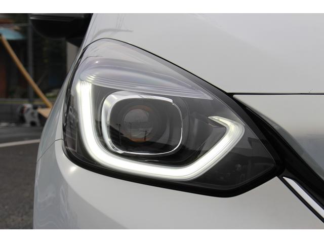 フィット ｅ：ＨＥＶリュクス　禁煙車　純正９インチナビ　バックカメラ　茶革ハーフレザー　シートヒーター　衝突軽減ブレーキ　アダクティブクルーズ　レーンキープ　純正１６インチアルミホイール　フルセグ　Ｂｌｕｅｔｏｏｔｈ接続　ＥＴＣ（12枚目）