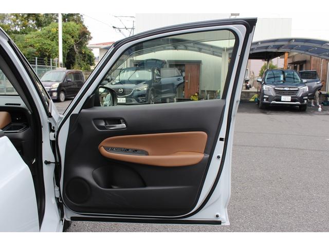 フィット ｅ：ＨＥＶリュクス　禁煙車　純正９インチナビ　バックカメラ　茶革ハーフレザー　シートヒーター　衝突軽減ブレーキ　アダクティブクルーズ　レーンキープ　純正１６インチアルミホイール　フルセグ　Ｂｌｕｅｔｏｏｔｈ接続　ＥＴＣ（34枚目）