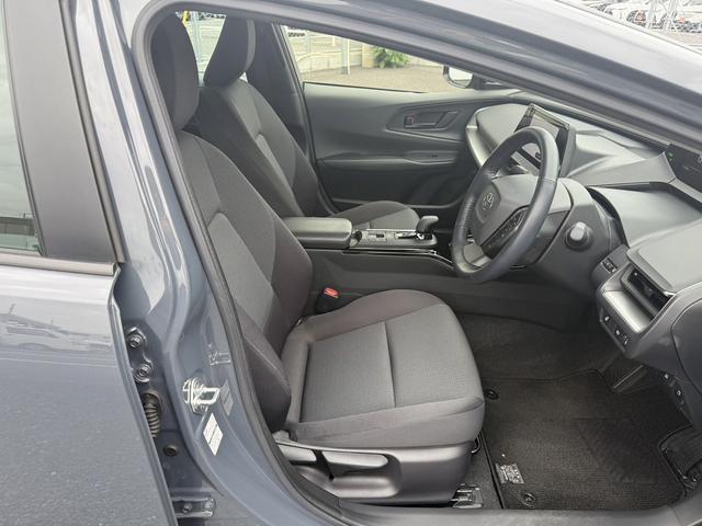 プリウス U 禁煙車 純正ディスプレイオーディオ フルセグ アラウンドビューカメラ トヨタセーフティシステム 運転支援システム ブラインドスポットモニター ステアリングヒーター シートヒーター ETC2.0(35枚目)