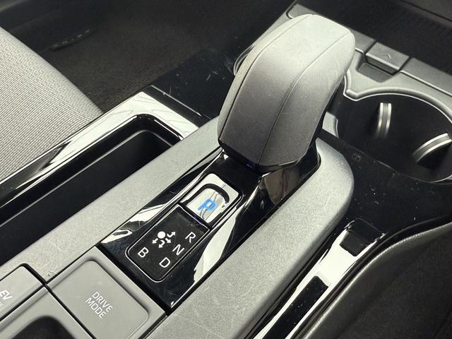 プリウス U 禁煙車 純正ディスプレイオーディオ フルセグ アラウンドビューカメラ トヨタセーフティシステム 運転支援システム ブラインドスポットモニター ステアリングヒーター シートヒーター ETC2.0(59枚目)