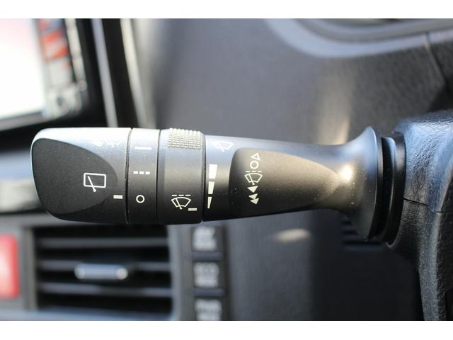 ヴォクシー ハイブリッドＸ　後期型　禁煙車　純正７インチナビ　バックカメラ　両側電動スライドドア　オートクルーズコントロール　ビルトインＥＴＣ　フルセグＴＶ　純正１５インチアルミホイール　衝突軽減ブレーキオートマチックハイビーム（3枚目）