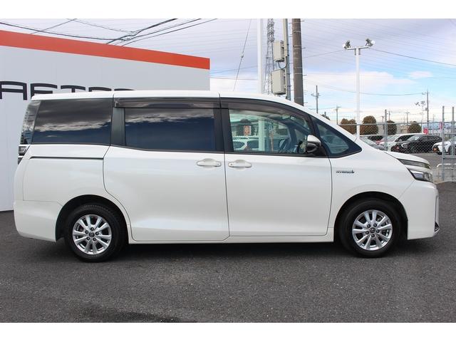 ヴォクシー ハイブリッドＸ　後期型　禁煙車　純正７インチナビ　バックカメラ　両側電動スライドドア　オートクルーズコントロール　ビルトインＥＴＣ　フルセグＴＶ　純正１５インチアルミホイール　衝突軽減ブレーキオートマチックハイビーム（9枚目）